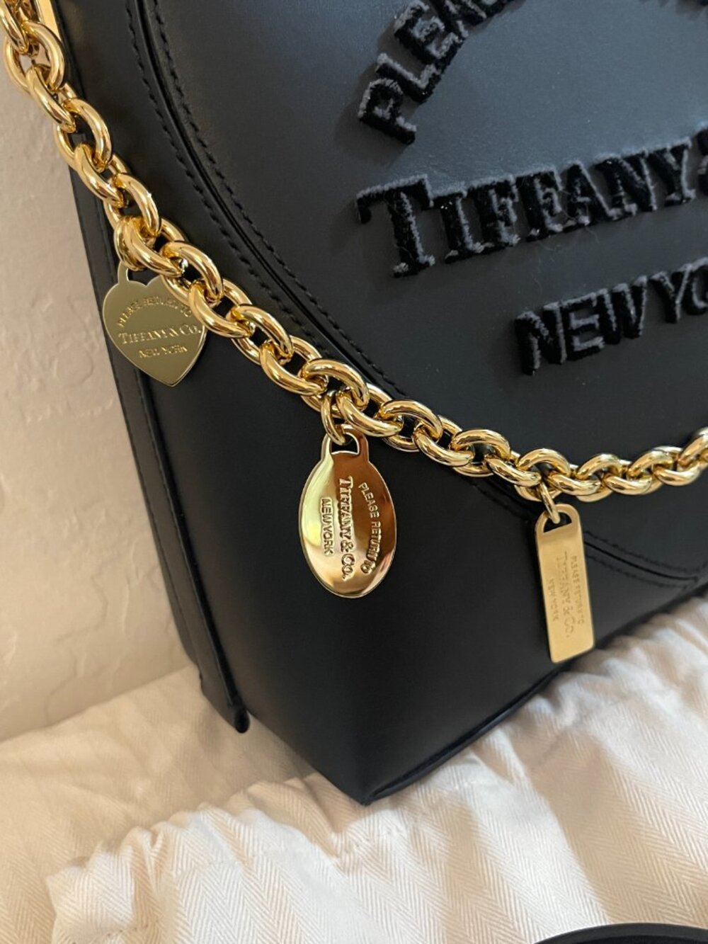 New Tiffany & Co. Tote Crossbody RTT Heart Handbag Black Leather Gold Charms - Picture 10 of 13